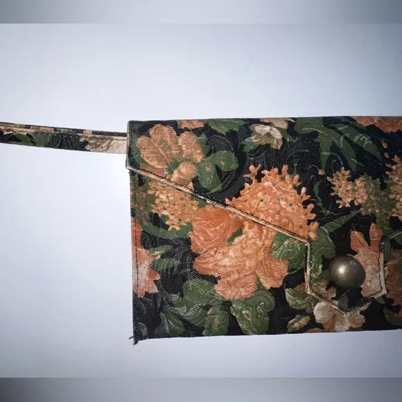 Urban Outfitters Print Clutch - Picture 3 of 3